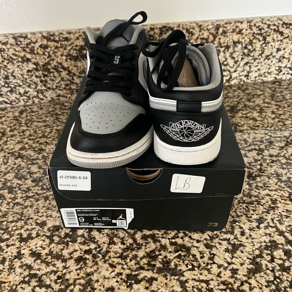 Jordan 1 Low Shadow NDS Size: 9 🔥 - Picture 3 of 6